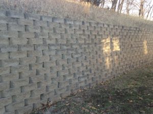 Block retaining wall